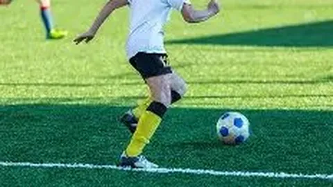 基米希缺阵助拜仁以四球优势大胜法兰克福，巩固德甲领先地位